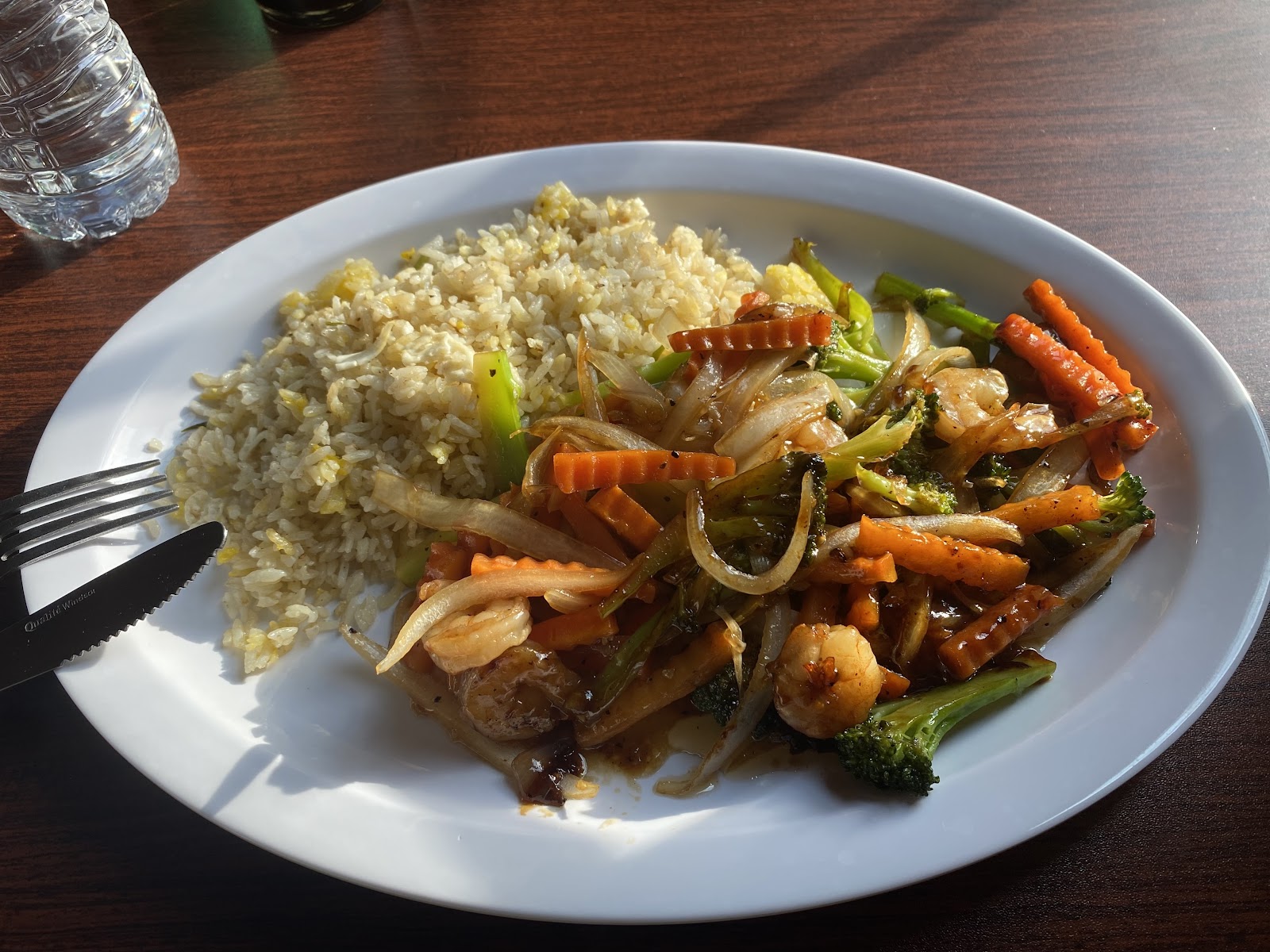 Shrimp and broccoli stir-fry with rice